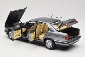 BMW 535i E34 Сив Metallic Minichamps 1:18 100024008 Метал — снимка 5 от 8