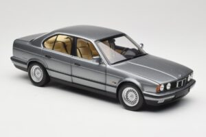 BMW 535i E34 Сив Metallic Minichamps 1:18 100024008 Метал — снимка 6 от 8