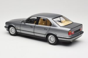 BMW 535i E34 Сив Metallic Minichamps 1:18 100024008 Метал — снимка 7 от 8