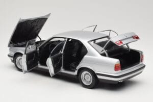 BMW 535i E34 Сребрист Minichamps 1:18 100024005 Метал — снимка 5 от 8