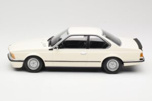 BMW 635 CSi E24 Бял Minichamps 1:18 155028102 Метал — снимка 3 от 6