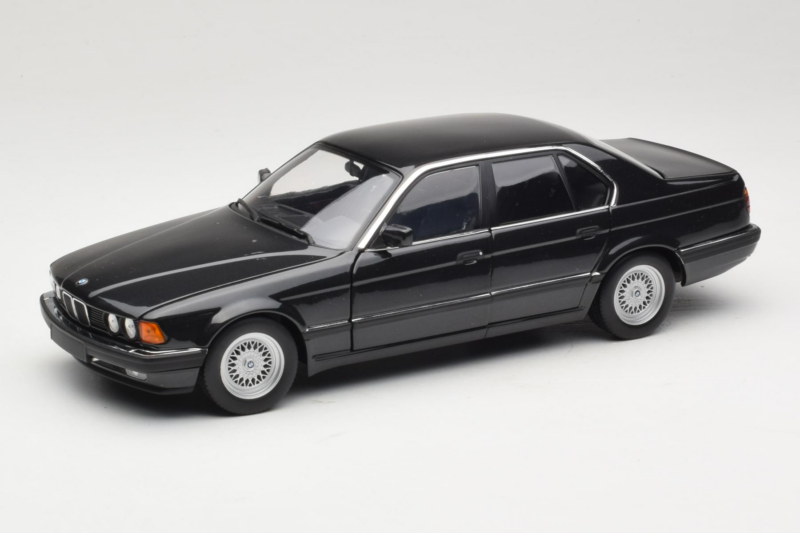 BMW 730i E32 Black Metallic Minichamps 1:18 100023002 Метал
