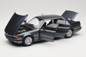 BMW 730i E32 Grey Metallic Minichamps 1:18 100023005 Метал — снимка 2 от 8