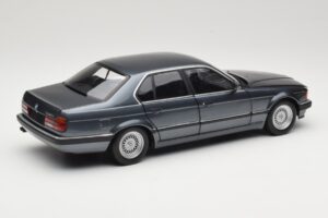 BMW 730i E32 Grey Metallic Minichamps 1:18 100023005 Метал — снимка 3 от 8