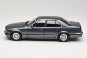 BMW 730i E32 Grey Metallic Minichamps 1:18 100023005 Метал — снимка 4 от 8
