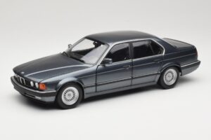 BMW 730i E32 Grey Metallic Minichamps 1:18 100023005 Метал