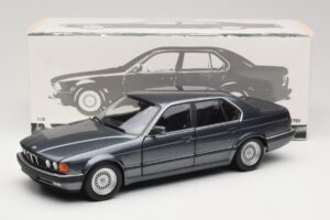 BMW 730i E32 Grey Metallic Minichamps 1:18 100023005 Метал — снимка 8 от 8