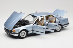 BMW 730i E32 Светлосиньо Metallic Minichamps 1:18 100023008 Метал — снимка 2 от 8