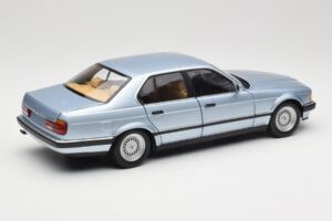 BMW 730i E32 Светлосиньо Metallic Minichamps 1:18 100023008 Метал — снимка 3 от 8