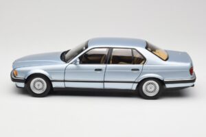 BMW 730i E32 Светлосиньо Metallic Minichamps 1:18 100023008 Метал — снимка 4 от 8