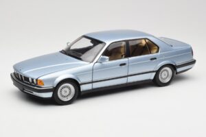 BMW 730i E32 Светлосиньо Metallic Minichamps 1:18 100023008 Метал