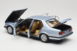 BMW 730i E32 Светлосиньо Metallic Minichamps 1:18 100023008 Метал — снимка 5 от 8