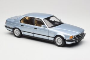 BMW 730i E32 Светлосиньо Metallic Minichamps 1:18 100023008 Метал — снимка 6 от 8