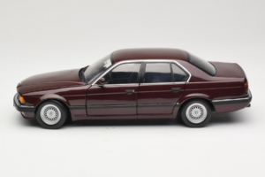 BMW 730i E32 Red Metallic Minichamps 1:18 100023001 Метал — снимка 4 от 8
