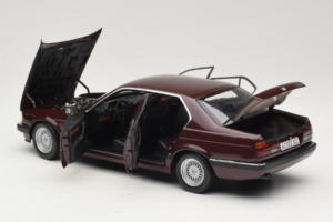 BMW 730i E32 Red Metallic Minichamps 1:18 100023001 Метал — снимка 5 от 8