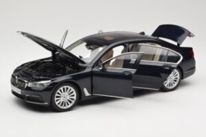 BMW 750Li F02 Imperial Blue Paragon 1:18 80432405586 Метал — снимка 2 от 8