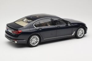 BMW 750Li F02 Imperial Blue Paragon 1:18 80432405586 Метал — снимка 3 от 8