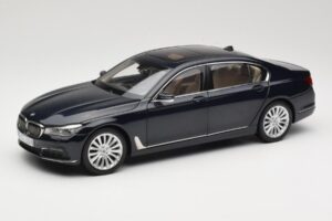 BMW 750Li F02 Imperial Blue Paragon 1:18 80432405586 Метал