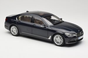 BMW 750Li F02 Imperial Blue Paragon 1:18 80432405586 Метал — снимка 6 от 8