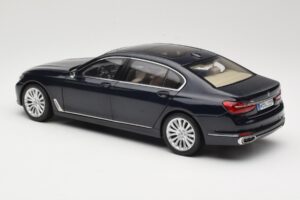 BMW 750Li F02 Imperial Blue Paragon 1:18 80432405586 Метал — снимка 7 от 8