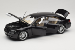BMW 760Li E66 Individual Черен Kyosho 1:18 08573RB Метал — снимка 2 от 8