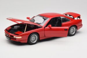 BMW 850Ci E31 Brilliant Red Revell 1:18 8827 Метал — снимка 2 от 8