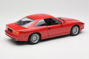 BMW 850Ci E31 Brilliant Red Revell 1:18 8827 Метал — снимка 3 от 8