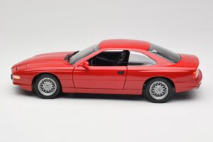 BMW 850Ci E31 Brilliant Red Revell 1:18 8827 Метал — снимка 4 от 8