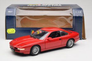 BMW 850Ci E31 Brilliant Red Revell 1:18 8827 Метал — снимка 8 от 8
