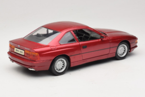 BMW 850i E31 Червен Tchibo 1:18 36157 Метал — снимка 3 от 8