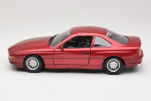 BMW 850i E31 Червен Tchibo 1:18 36157 Метал — снимка 4 от 8