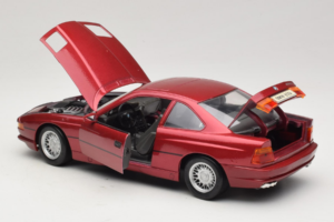 BMW 850i E31 Червен Tchibo 1:18 36157 Метал — снимка 5 от 8