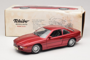 BMW 850i E31 Червен Tchibo 1:18 36157 Метал — снимка 8 от 8