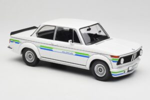 BMW Alpina 2002 E10 Turbo Бял MCG 1:18 MCG18409-R Метал — снимка 4 от 6