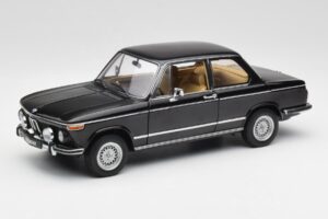 BMW 2002 L E10 Черен AUTOart 1:18 70603 Метал