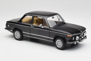 BMW 2002 L E10 Черен AUTOart 1:18 70603 Метал — снимка 6 от 8