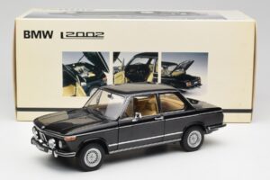 BMW 2002 L E10 Черен AUTOart 1:18 70603 Метал — снимка 8 от 8