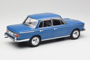 BMW 2000 Tilux E120 Caribe Син MCG 1:18 MCG18291 Метал — снимка 2 от 6