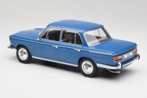 BMW 2000 Tilux E120 Caribe Син MCG 1:18 MCG18291 Метал — снимка 5 от 6