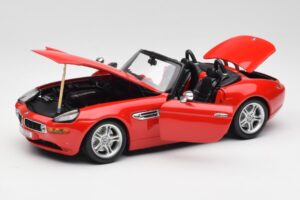 BMW Z8 E52 Роудстър Ярко Червен Bburago 1:18 12032 Метал — снимка 2 от 8