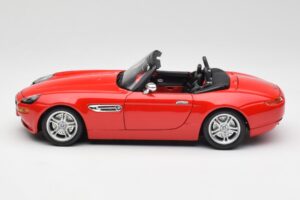 BMW Z8 E52 Роудстър Ярко Червен Bburago 1:18 12032 Метал — снимка 4 от 8