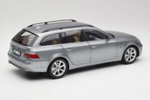 BMW 545i E61 Touring Светлосив Kyosho 1:18 80430308414 Метал — снимка 3 от 8