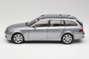BMW 545i E61 Touring Светлосив Kyosho 1:18 80430308414 Метал — снимка 4 от 8