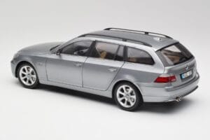 BMW 545i E61 Touring Светлосив Kyosho 1:18 80430308414 Метал — снимка 7 от 8