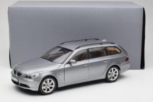BMW 545i E61 Touring Светлосив Kyosho 1:18 80430308414 Метал — снимка 8 от 8