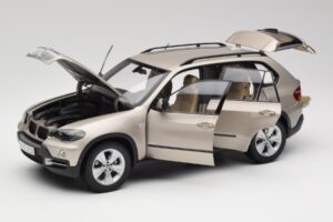 BMW X5 E70 4.8i Platinum Бронзов Металик Kyosho 1:18 80430413413 Метал — снимка 2 от 8