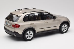 BMW X5 E70 4.8i Platinum Бронзов Металик Kyosho 1:18 80430413413 Метал — снимка 3 от 8