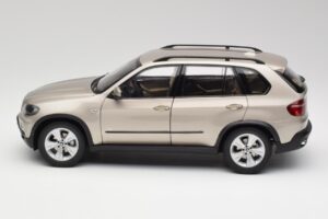 BMW X5 E70 4.8i Platinum Бронзов Металик Kyosho 1:18 80430413413 Метал — снимка 4 от 8