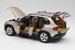 BMW X5 E70 4.8i Platinum Бронзов Металик Kyosho 1:18 80430413413 Метал — снимка 5 от 8