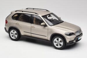 BMW X5 E70 4.8i Platinum Бронзов Металик Kyosho 1:18 80430413413 Метал — снимка 6 от 8